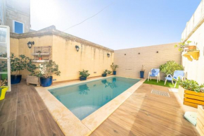 4 Bedroom Holiday Home with Private Pool